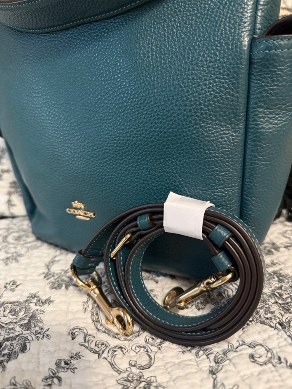 COACH Pennie Shoulder Bag Gold Hardware; Like New! - Picture 3 of 12